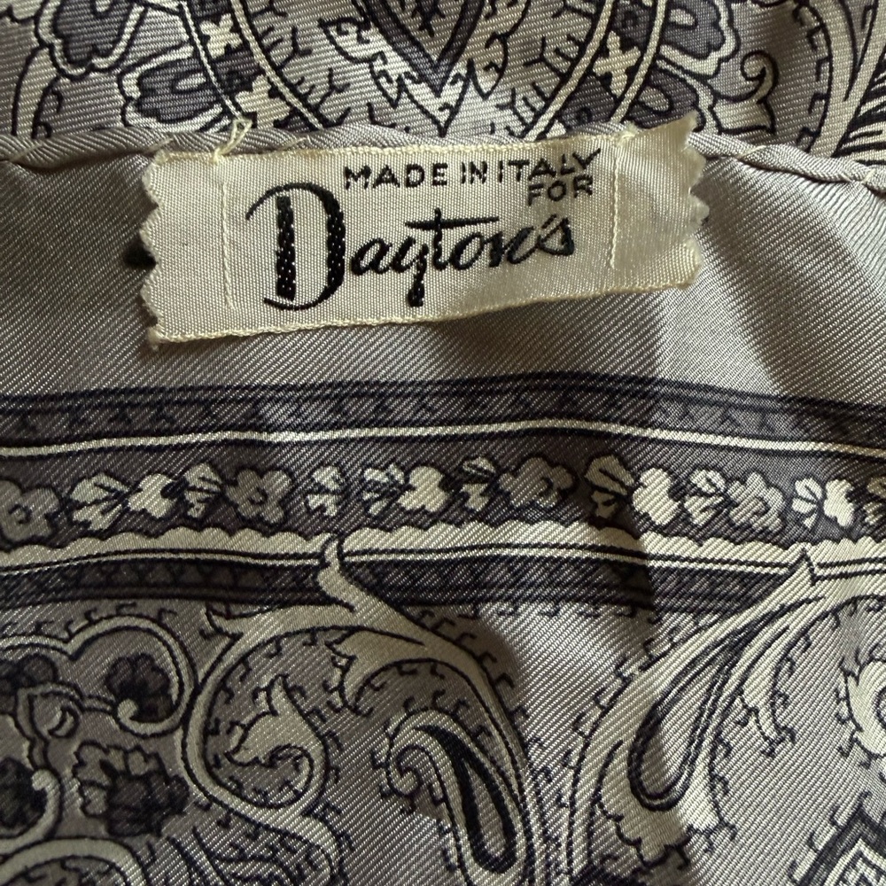 Daytons Black and Gray Paisley Scarf Made in Italy - Picture 3 of 8